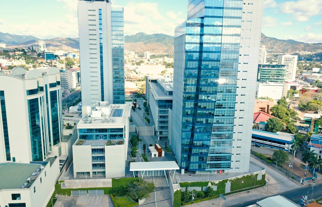 Vista aérea cercana de las torres