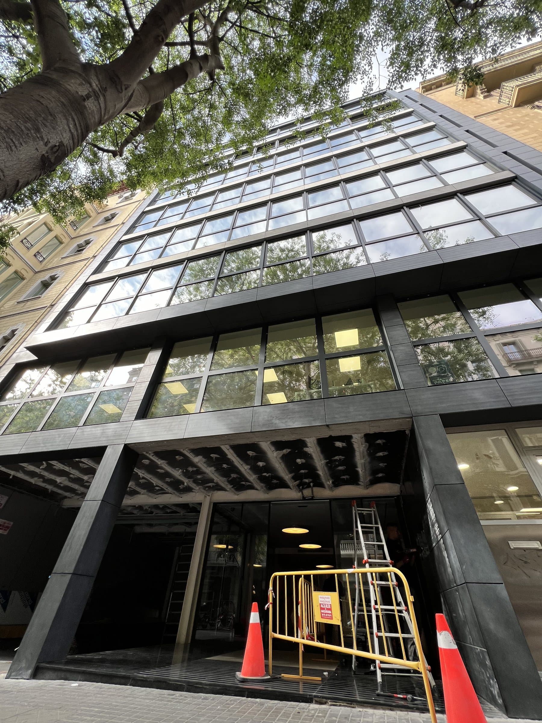 El acceso al edificio durante la obra